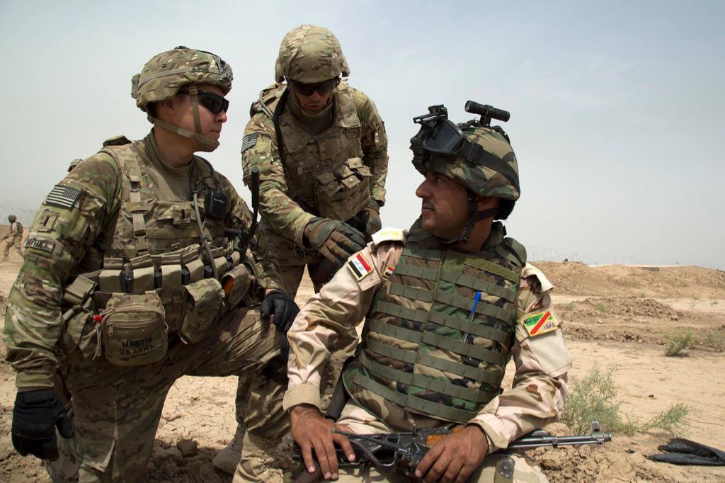تدريبات الجيش العراقي الجديده على يد المستشارين الامريكان  CH4W9xXWIAAFQt8