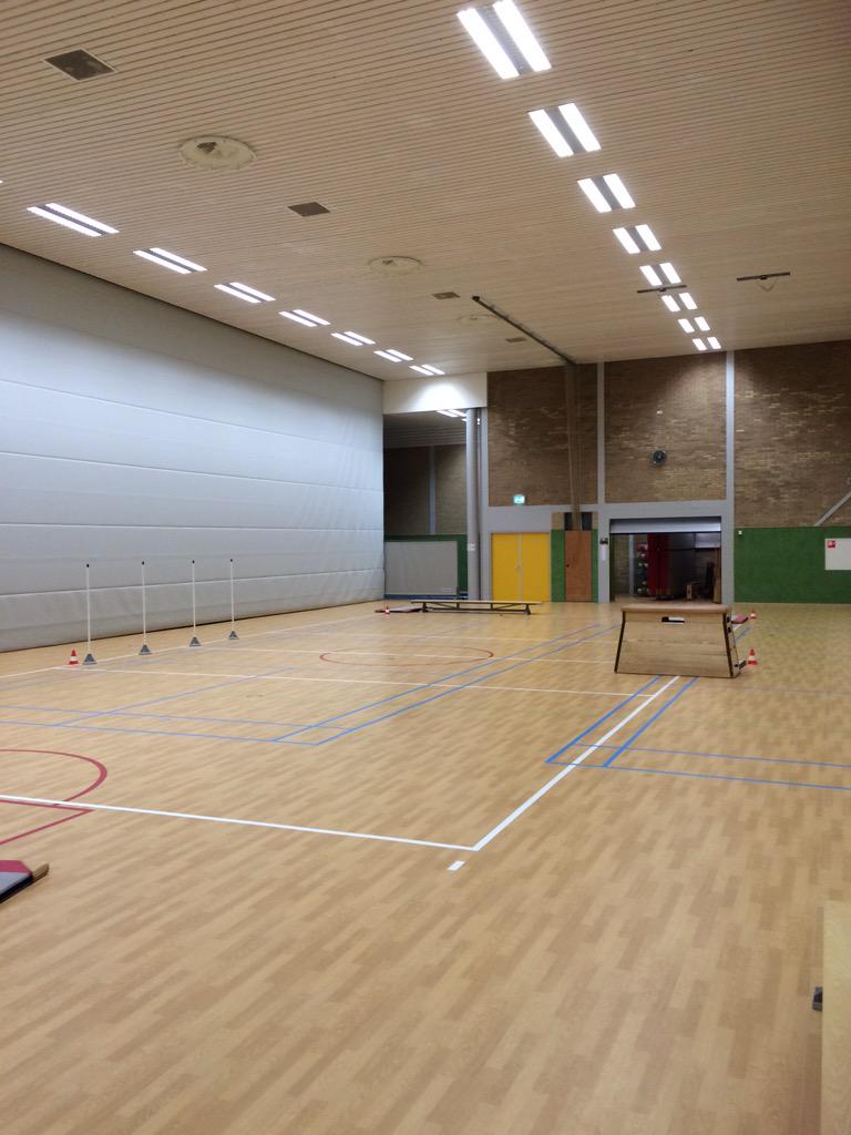 Jolynnxx's tweet photo. Na de sportdag van gisteren hebben groep 7 en 8 zich vanochtend weer vermaakt in de sporthal! @OBSDeSlinger http://t.co/t2KlbpnaE5