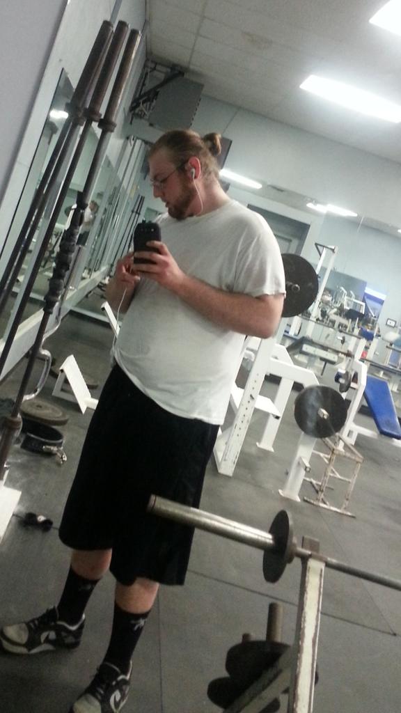 steak420's tweet photo. #dontbelazy  #gymmotivation http://t.co/xsZdLgypjb
