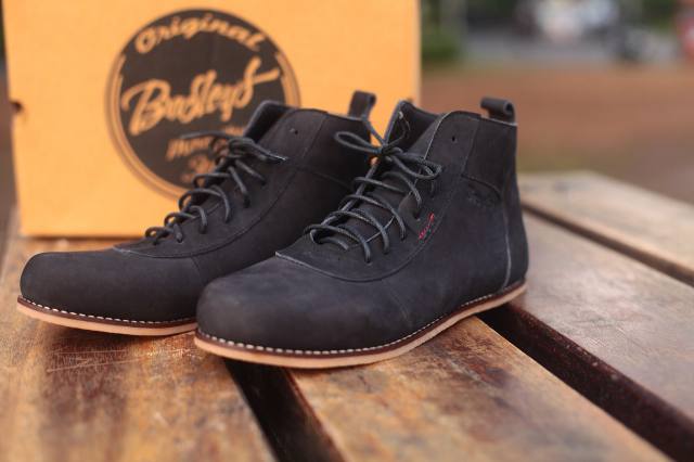 ONLINEFOOTWEAR's tweet photo. Bradleys Euridite Black 260k http://t.co/rAR2eeANjv