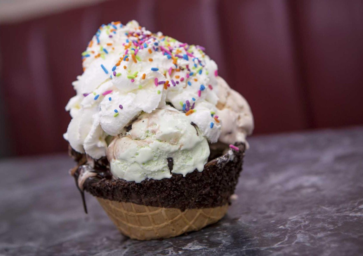 NewsdayLife's tweet photo. Ice cream sundaes on LI that are totally worth the calories http://t.co/GftfYFIW3I http://t.co/UTw6KqQtjr