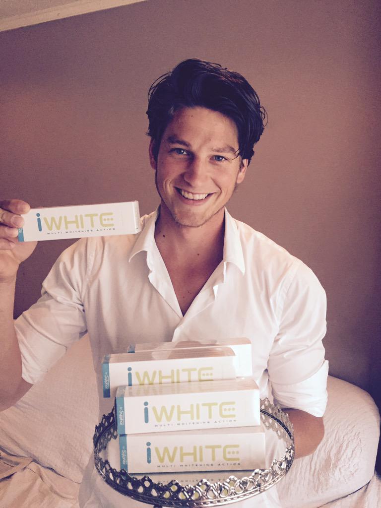 Bij boeken van een Full Body Massage gratis tube iWhite cadeau!
#sportmassage #wittetanden