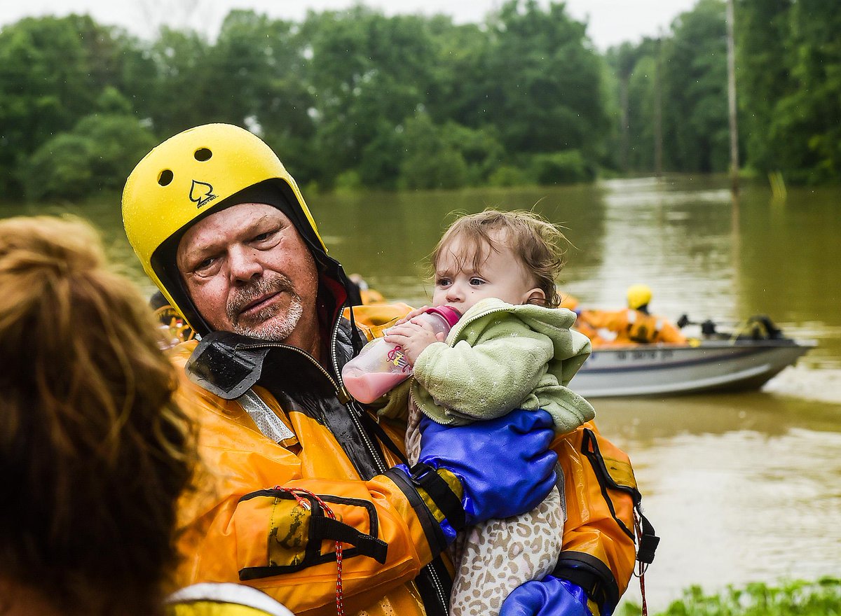 Family #rescued from Green Camp River Road during #Marion county #flooding. #Startoday marionstar.com
