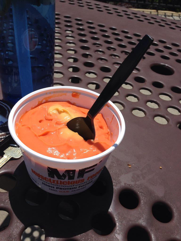 TutzyGuthrie's tweet photo. Tastes like summer 🍦☀️ @MuscleFoods #musclelicious http://t.co/lAT4MkTILK