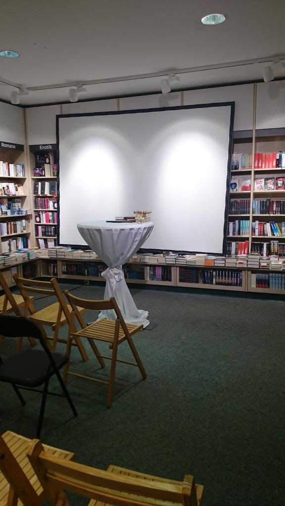 Es war einmal eine Lesung im Osiander in der Nadlerstraße. #stuttgartistfantastisch #dragondays15