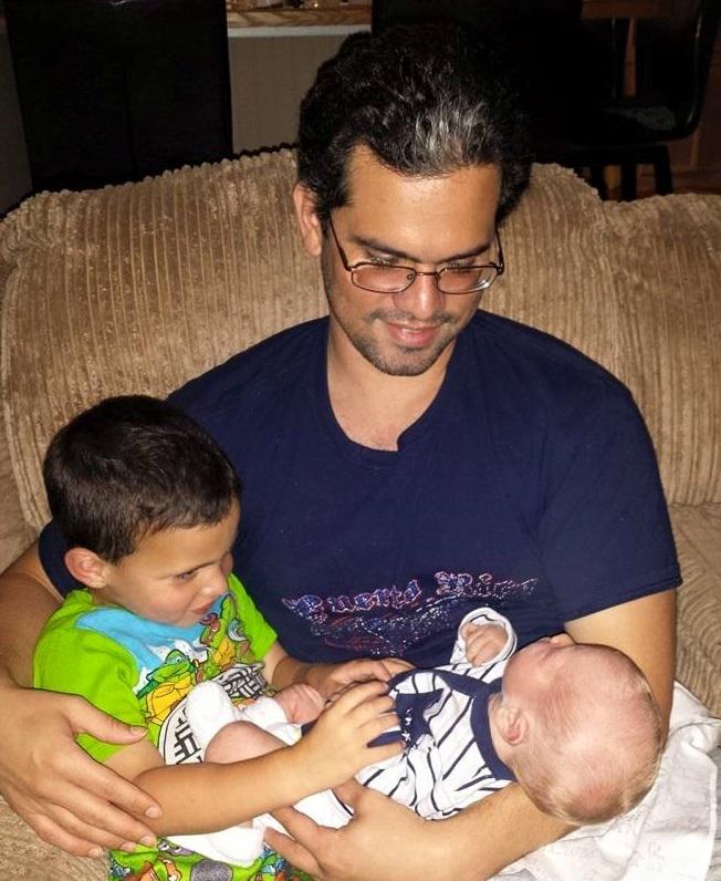SparklesntheATL's tweet image. Papi with our two sons, including our latest addition (1 day old) #whattoexpectnext #crowdtappers