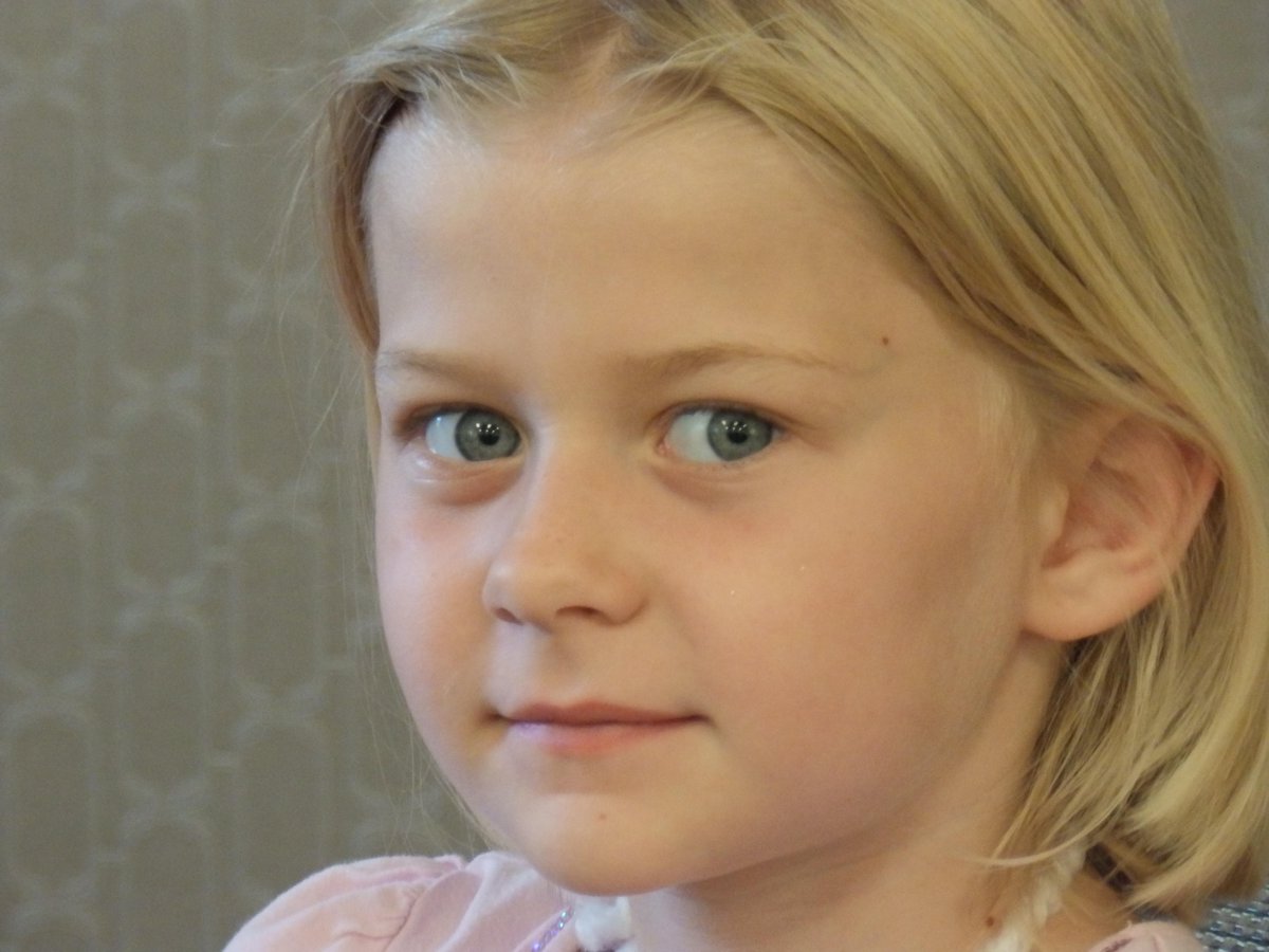 LibraryTechKate's tweet image. Summer Reading Participants pay close attention to Mr. Coventry as he explains "STOMP" and how to create a song.
