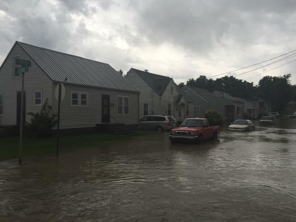 DuboisCoHerald's tweet photo. Lots of flooding across Dubois County, including Mill Street near the golf course. #duboiscountyweather http://t.co/cyrwLnKF3S