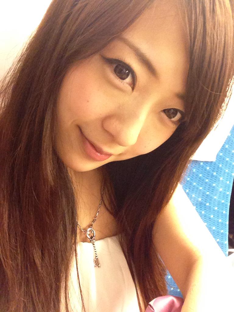 Sayakamiyabi's tweet photo. 新幹線乗ったよー＼(^o^)／
初東京以外！

待ってろ名古屋(`･ω･´)！！笑

今日のサイン会きてくださるみなさまに
会えるの楽しみにしております(*´ω`*)

2枚目は昨日のサイン会でいただいたものたち♡ http://t.co/TGGIV1Yo2n
