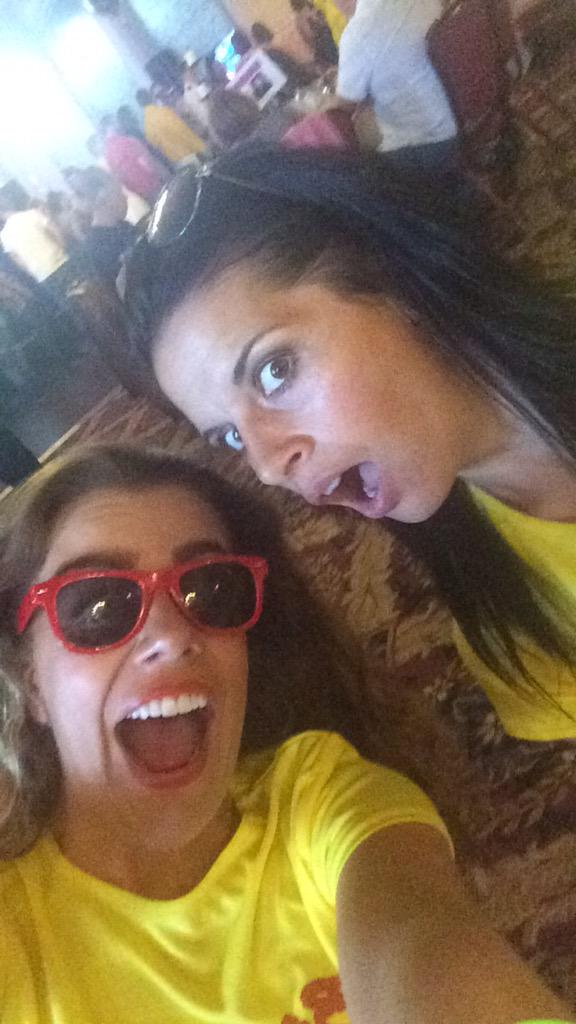89Millyd's tweet photo. #havingaball 🍷🎉🎊💃🏽@nickihardin http://t.co/ZeukYuOmLh