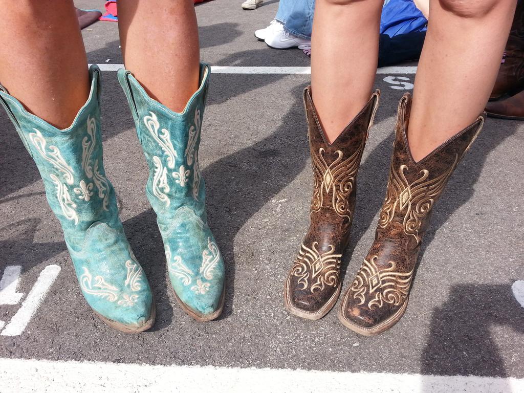 EconOfTheFree's tweet photo. Any girls needing an experienced boot remover tonight hit me up. #LakeShake http://t.co/NJTdgU3M02