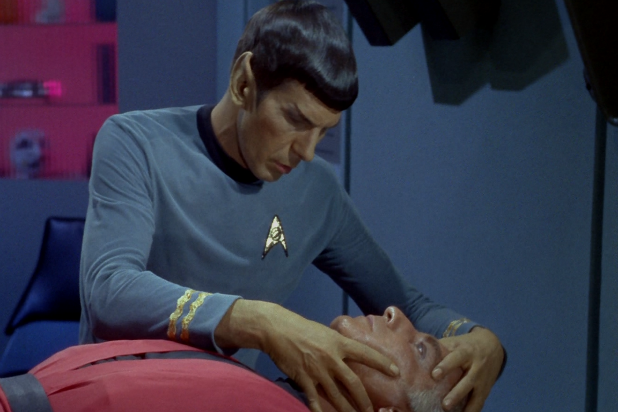 JoeOtterson's tweet image. Cool interview about #SpockDoc shar.es/12NT24 @ZacharyQuinto