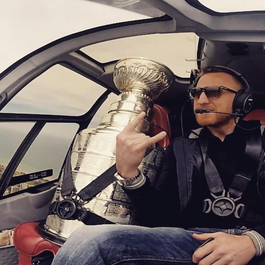 CHEtours's tweet image. Heck yes HOSSA!!! The perfect pic @NHLBlackhawks! #helicopter #CupTracker #chetours #riseup #Chicago