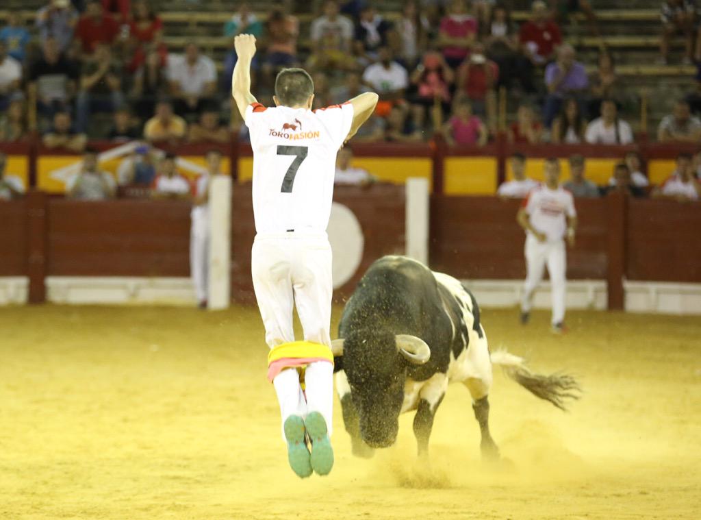 TOROSALICANTE's tweet photo. Emocionante final de @toropasion #Hogueras2015 #nieto #glandu #danialonso #albertocozar http://t.co/KHR4U8z6e2
