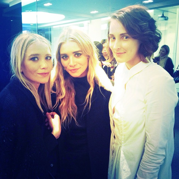 OlsenTwinsStyle's tweet photo. Happy Saturday!! ♥ 
#Olsen #OlsenTwins #AshleyOlsen #MaryKateOlsen http://t.co/8ERfaHBFiM