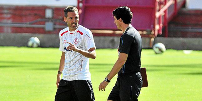 UnaiEmery_'s tweet photo. No quiero acabar el día sin agradecerte tu compromiso, #capitán, dentro y fuera. Suerte hoy y siempre, @FNavarro_3. http://t.co/Zrh0dhHZWM