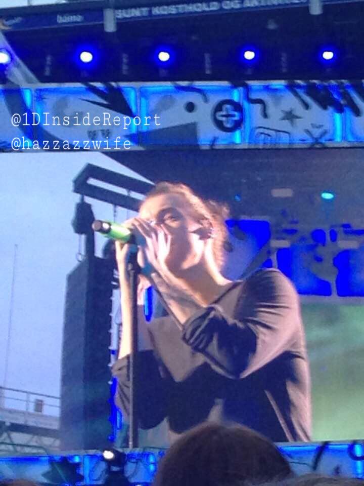 1dupdateo's tweet photo. The boys on stage in Norway 19/6
#1dpics #1dupdatesonline #1DForMMVA #OTRANorway http://t.co/rbSEY4EGBm