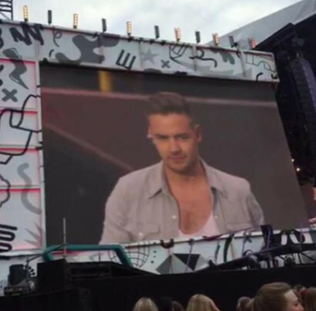 1dupdateo's tweet photo. The boys on stage in Norway 19/6
#1dpics #1dupdatesonline #1DForMMVA #OTRANorway http://t.co/3chztarU7Y