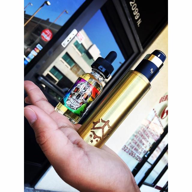 TheVapeUnit's tweet photo. Perfect hand check for a perfect day at The Unit! ππ¨ #TheVapeUnit #SubOhmCrew #VapeFamous #NotBlowingSmoke http://t.co/uNSa5P7LIf