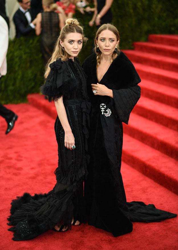 OlsenTwinsStyle's tweet photo. Olsen sisters looks amazing! ♥ 
#Olsen #OlsenTwins #AshleyOlsen #MaryKateOlsen http://t.co/8SR2R2Ntuv