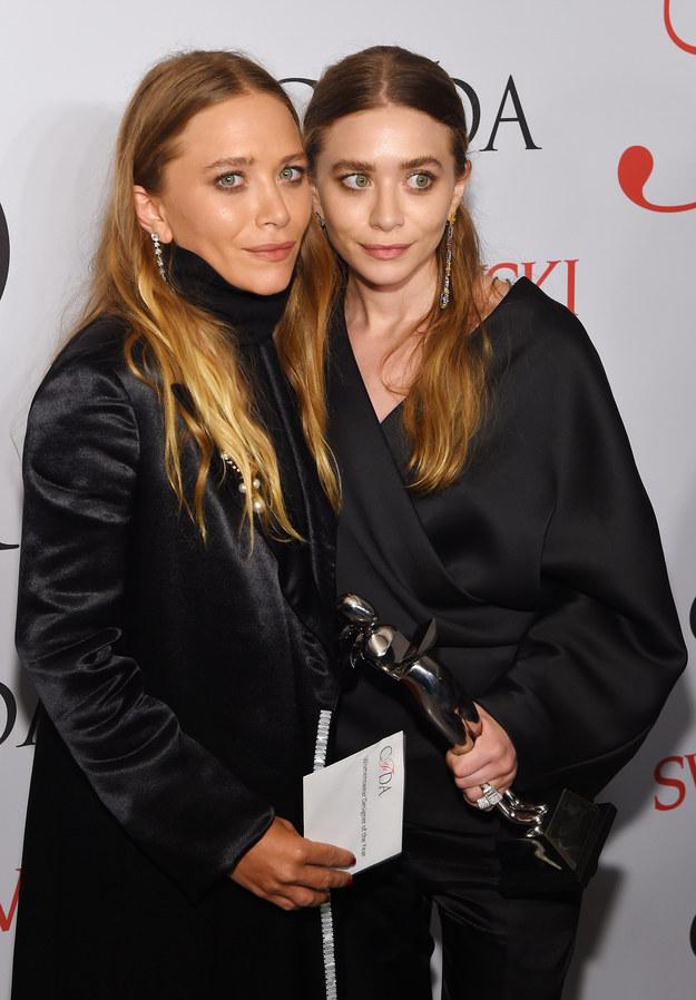 OlsenTwinsStyle's tweet photo. Olsen sisters looks amazing! ♥ 
#Olsen #OlsenTwins #AshleyOlsen #MaryKateOlsen http://t.co/pIEJwSFmI7