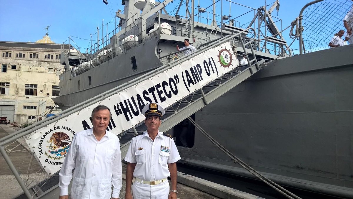Despidiendo hoy en La Habana junto con el Jefe de la Marina de Cuba al buque Huasteco.