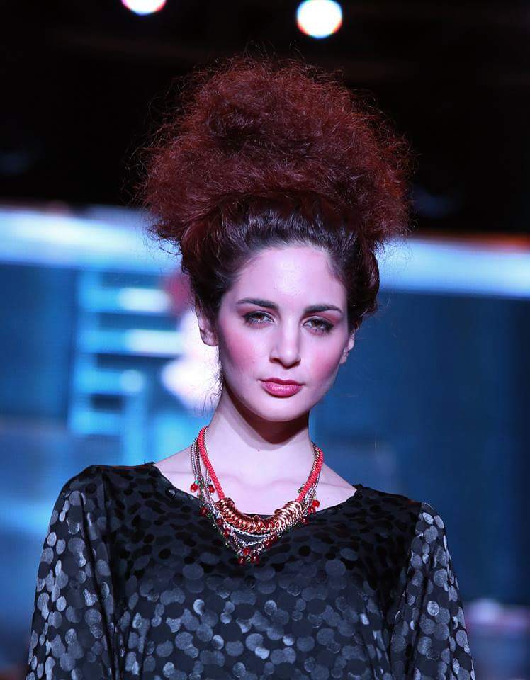 JuanisaAccesori's tweet photo. #JuanisaAccesorios #presente en #Desfile #ModaGlam #JCProducciones en #Groove presentando #ColeccionNatural. http://t.co/j8HKjuex0O