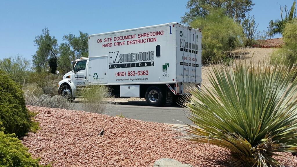 EZshredding's tweet photo. People talk about the beauty of the Desert--I talk about the beauty of Shredding Paper. #werecycle #toohotinaz #117Β° http://t.co/ou4bgk9eSe