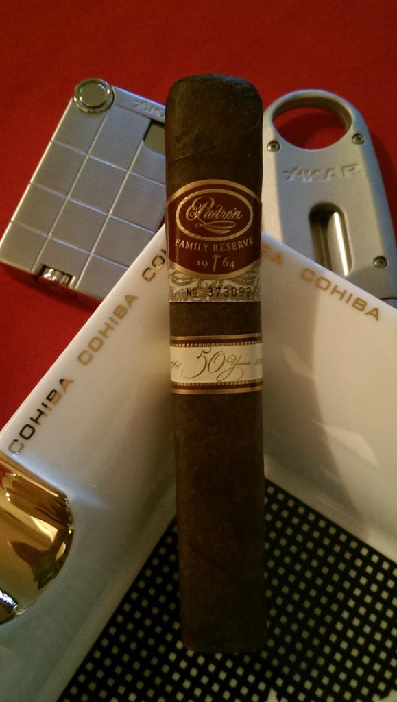 It's Time! Thank You @RobustoBabe  @PADRONCIGAR  #FamilyReserve #50th @CigarChairman @shaunerickson5 @PistolCliff