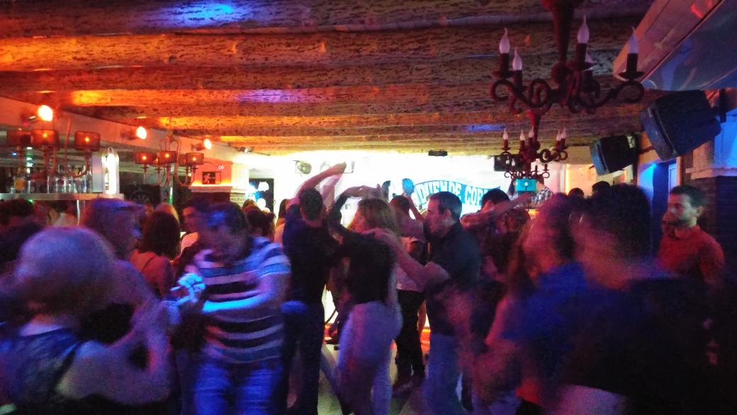 El mejor ambiente con las mejores animaciones en #duendelatino hoy la campeona del mundo de pasos libres Bersy Cortes