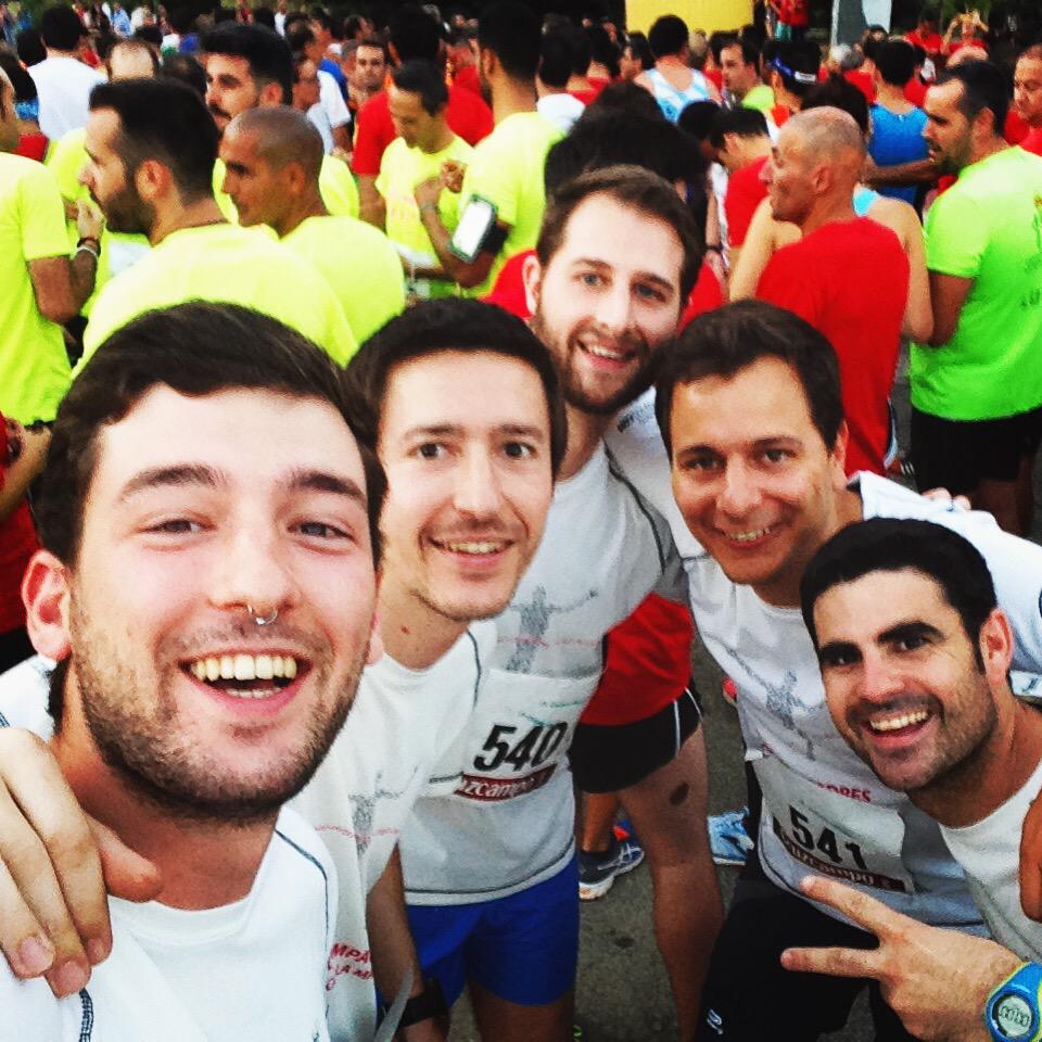 compadres_'s tweet photo. Hoy lo hemos pasando en grande en @nochesanjuanSVQ repetimos el año que viene! http://t.co/fiZfnN5mwM
