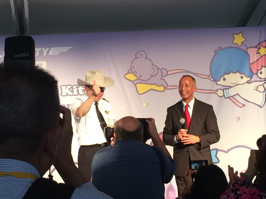 iah's tweet photo. #EVAAirHelloKitty #Houston http://t.co/GErG83VzBm