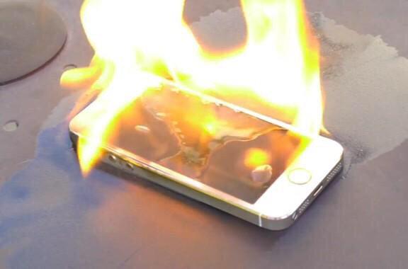 TumblrAhOk's tweet photo. -pk tu brules ton iPhone ?
-tumblr
-ah ok http://t.co/ZxV7wiBFN1