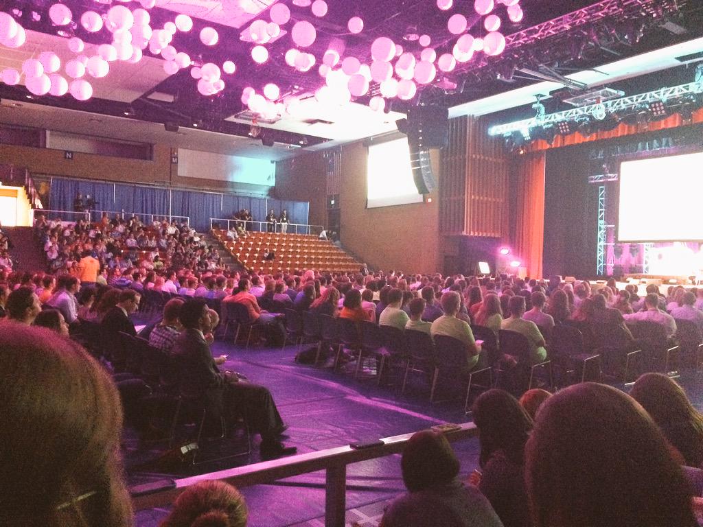 mur12022's tweet photo. The energy here is tangible. Look would world. These people are the power of the future! #P2Become @p2become http://t.co/F5nE7j8NkJ