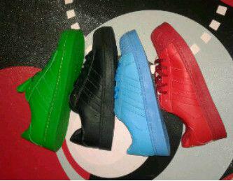 FemJava's tweet image. Adidas full colour
size 40-44 ||Rp.618
Harga blm termasuk disc &amp;amp; ongkir
Call /WA 081233113289