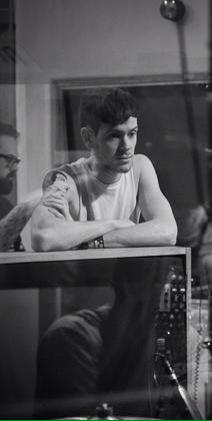 juxtaposex's tweet photo. HAPPY BIRTHDAY TO THE LOML @1975hann 😭✨💕 http://t.co/lsUF3Yl09e
