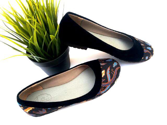 DarcadiaT's tweet photo. Koleksi serba black hadir lagiii..New..Alanis Black available 35-41 http://t.co/9uS70HYsWt