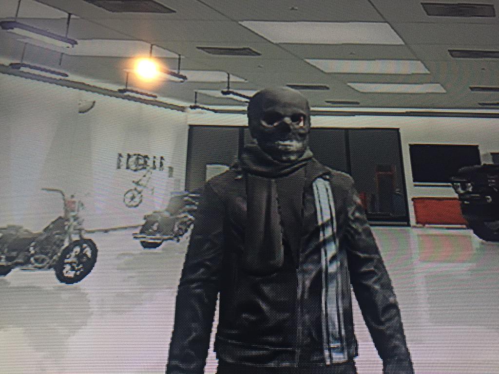 Dirty_Worka's tweet photo. It's reminds of trying to do Death Matches on GTAIV. No one is on. Lol. Miss my scarf so much! #PS3Life http://t.co/S6O9ChOCUn