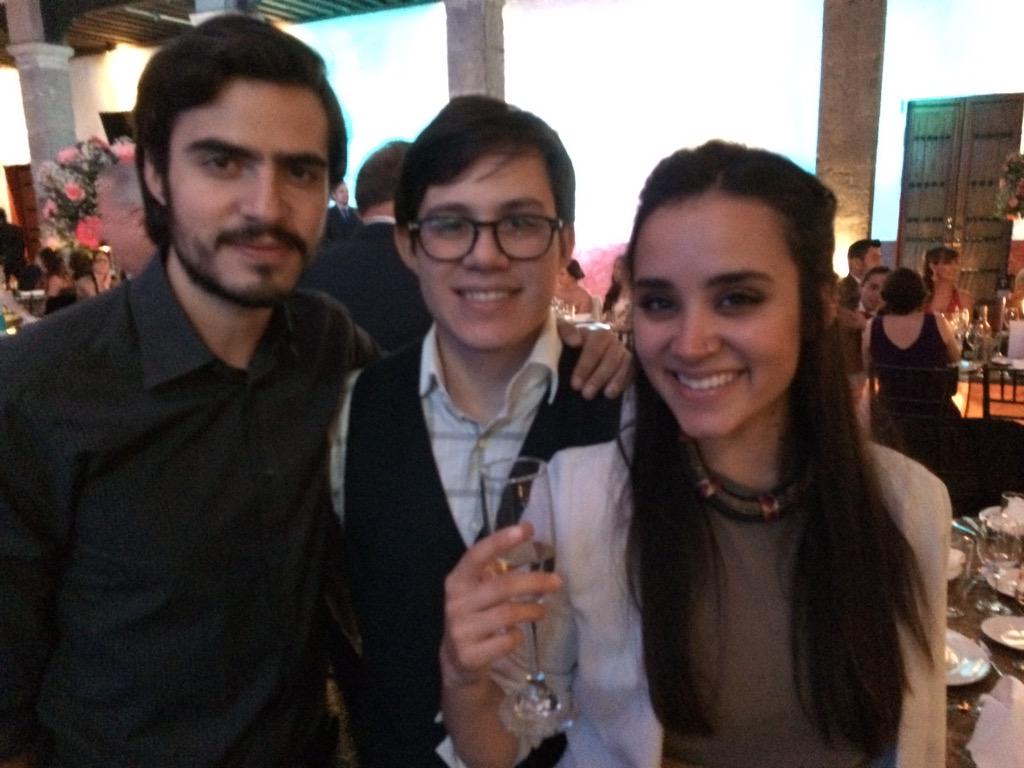 yagomo's tweet photo. Otra más con mis hermanos #ClaustroSorJuana2015 http://t.co/B5d9OzuKcr