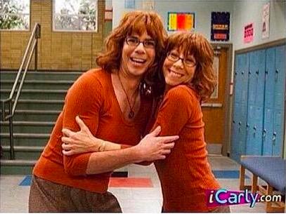 smilepIease's tweet photo. when you and your best friend wear matching outfits without planning http://t.co/VTnsKutwR1