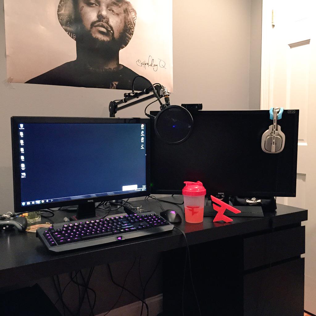 FaZeBlaze's tweet photo. I really love my setup here at the FaZe House :) http://t.co/Yu1nBKNiFS