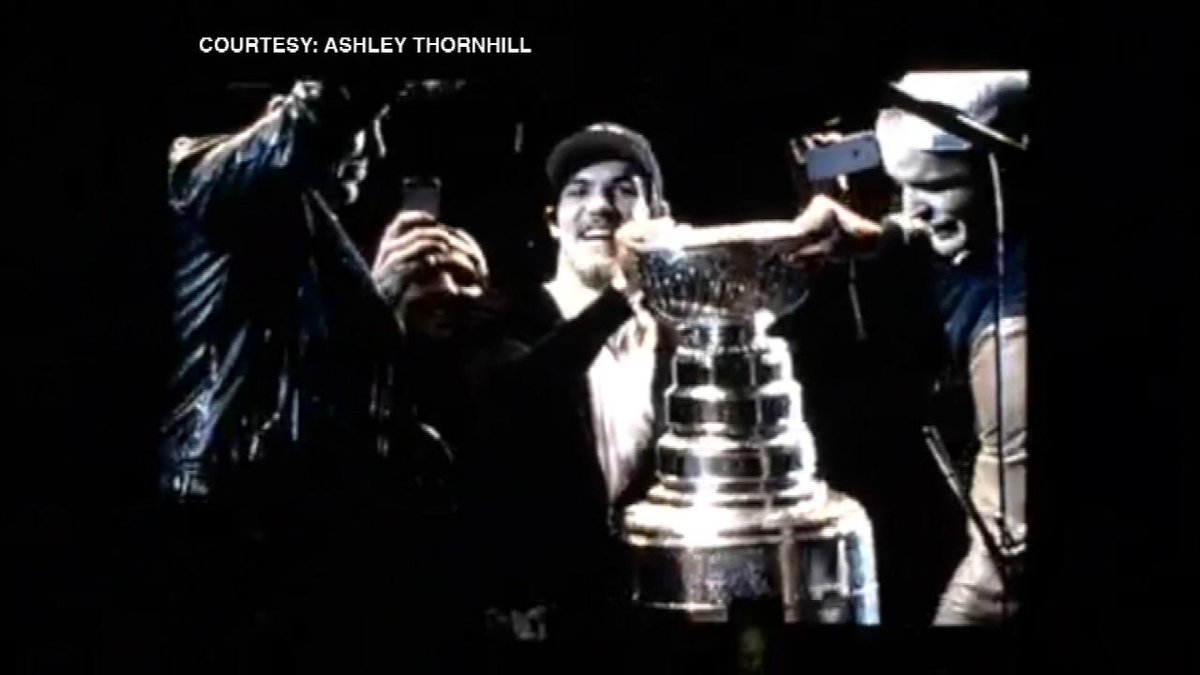 ABC7Chicago's tweet image. WHERE'S THE CUP? Lord Stanley spotted on stage at #MUMFORDxMONTROSE tonight! abc7.ws/1IUnKeN #CupTracker