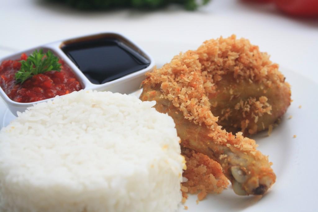 Yg lagi gak puasa, boleh mampir JackStar. Ayam Kremes nya siap disantap utk maksi.