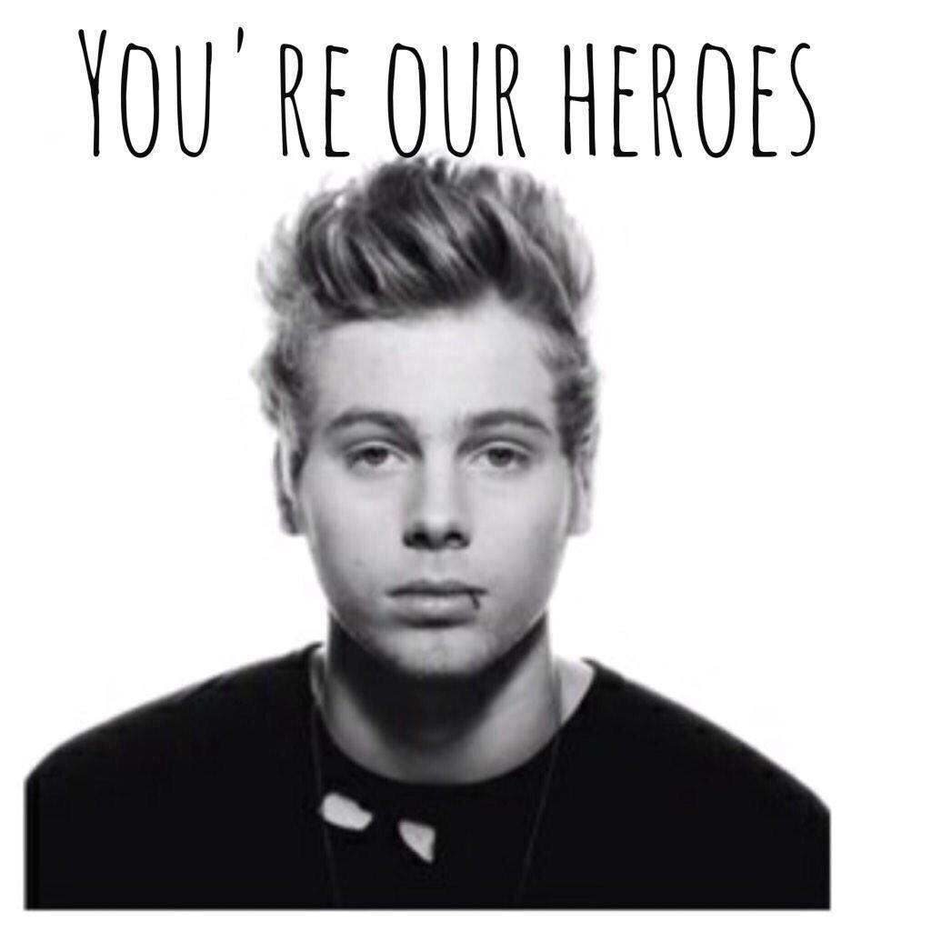 5SOSHeroProject's tweet photo. I wanna see you all holding up your fav tonight SYDNEY!!! #5SOSHEROPROJECT http://t.co/Go9BKVGDpy