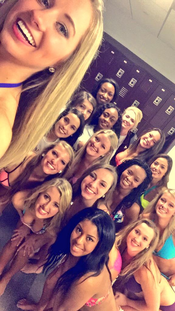 MSU_SugarBears's tweet photo. Sug photo shoot-day 2 ✔️ Great job @PhodogMSU and Sugs!! http://t.co/aZW1Du69dl