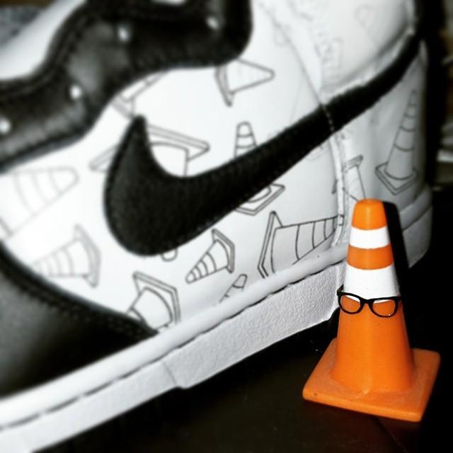 CustomSwaves's tweet image. A long overdue project! Will be doing live work on these @BadPylon Dunks at the @sneakerheadsexpo tomorrow night! #…