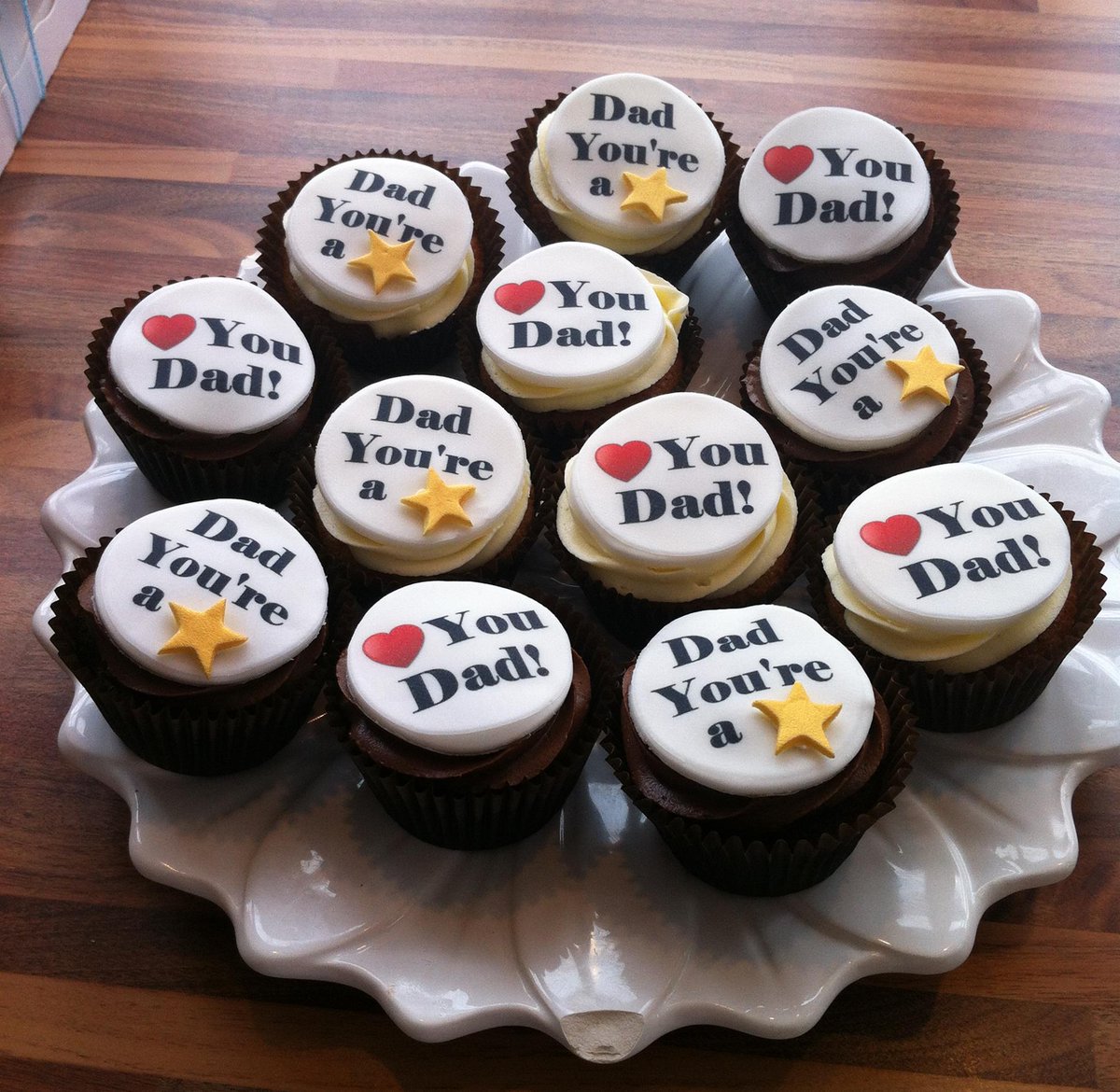 cupcake_bedford's tweet photo. Don't forget it's #FathersDay tomorrow! Dads love cupcakes too. These treats are ready to go in our Castle Rd shop http://t.co/0uIXoO72Uh