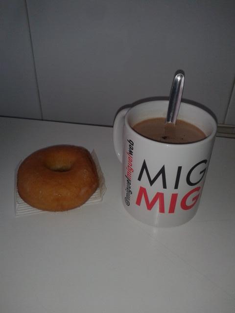 SaraLopezC_'s tweet photo. Estrenándola! Muchas gracias @MiguelMiguelweb disfrutamos mucho de tu espectáculo! Muy recomendable!
#vivoacojonado http://t.co/F02gOEktaE