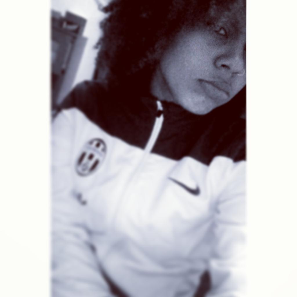 AnBondaManmanw's tweet photo. Black and white comme la juv poto #juventus http://t.co/B4Hdo58tRe