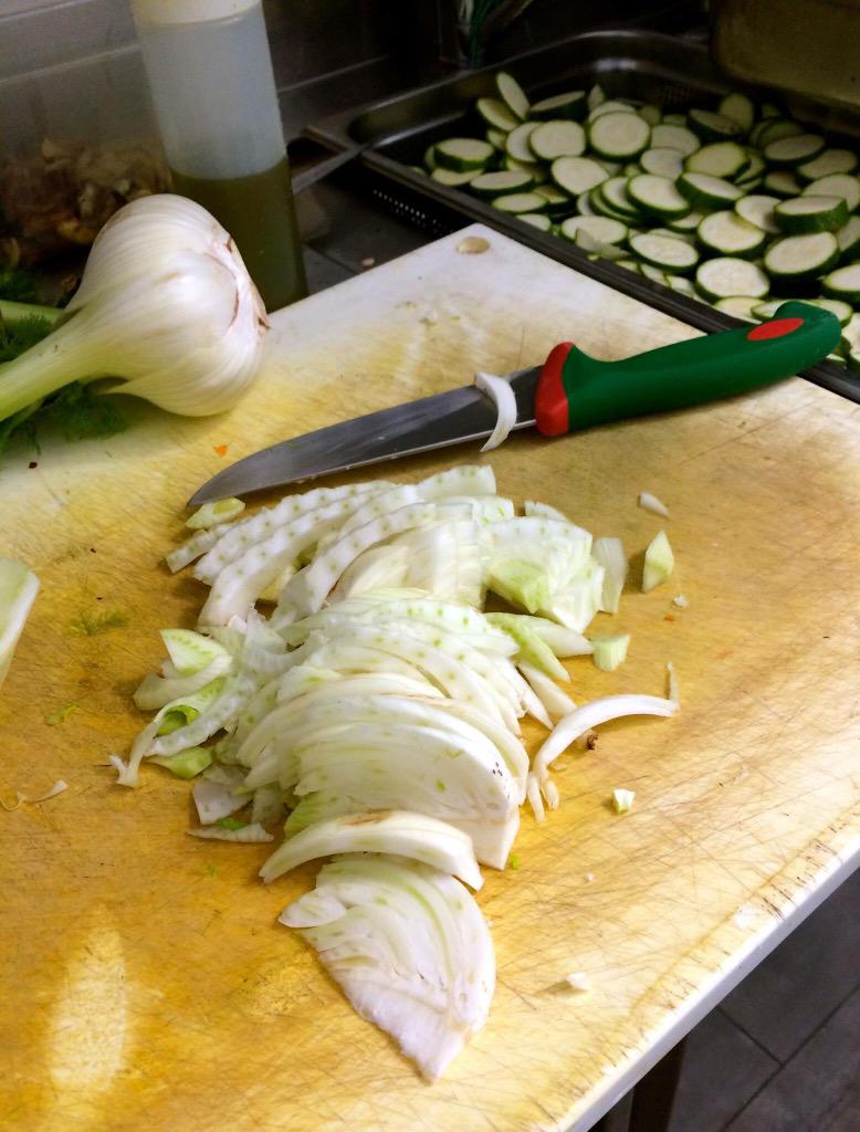FreshFluidFood's tweet photo. Are you ready for #Lunchtime #Milan ?!?http://t.co/x2L9sHMdbZ http://t.co/pqR5L41elr